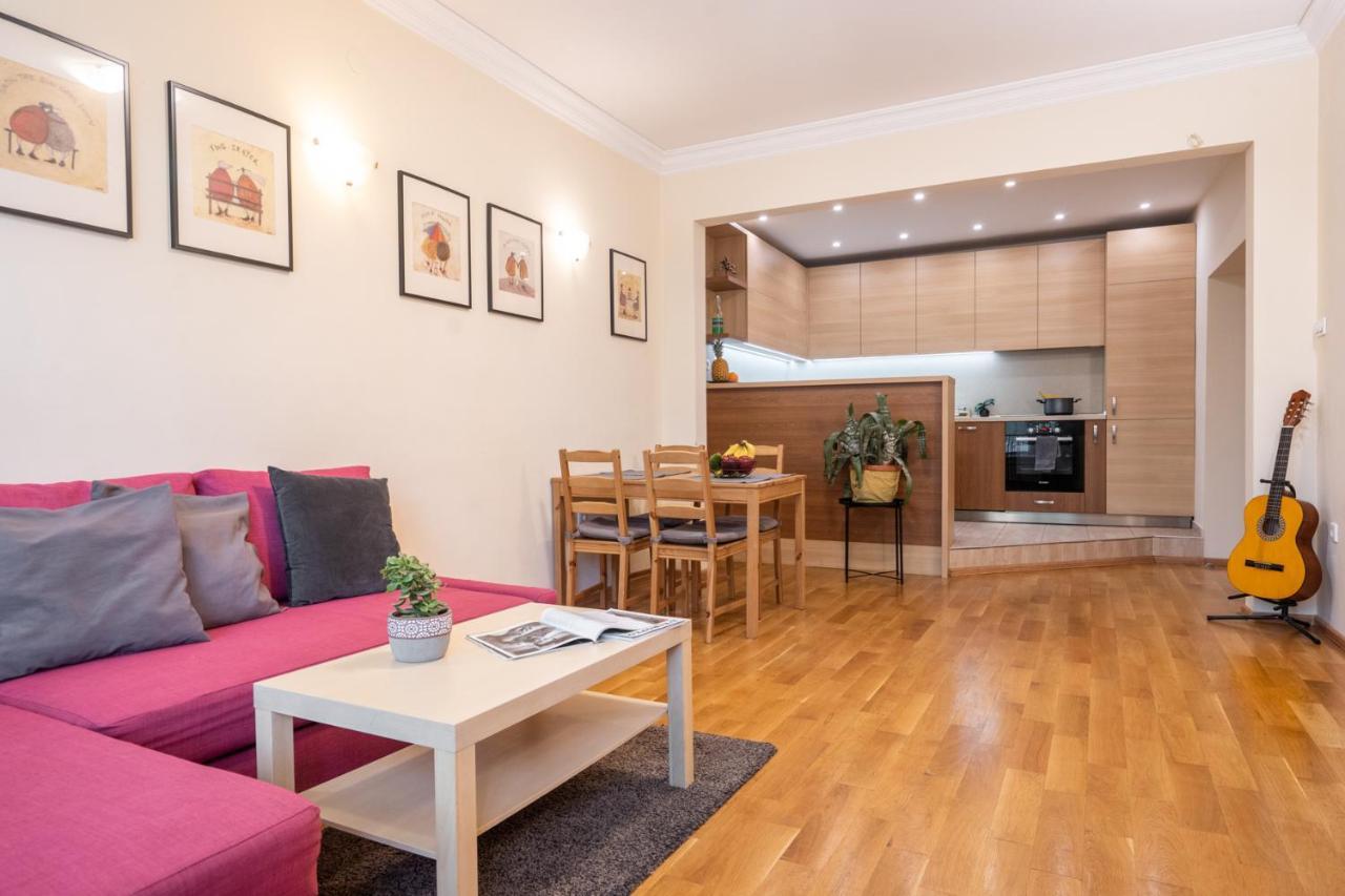 Apartemen Day And Night Sofia