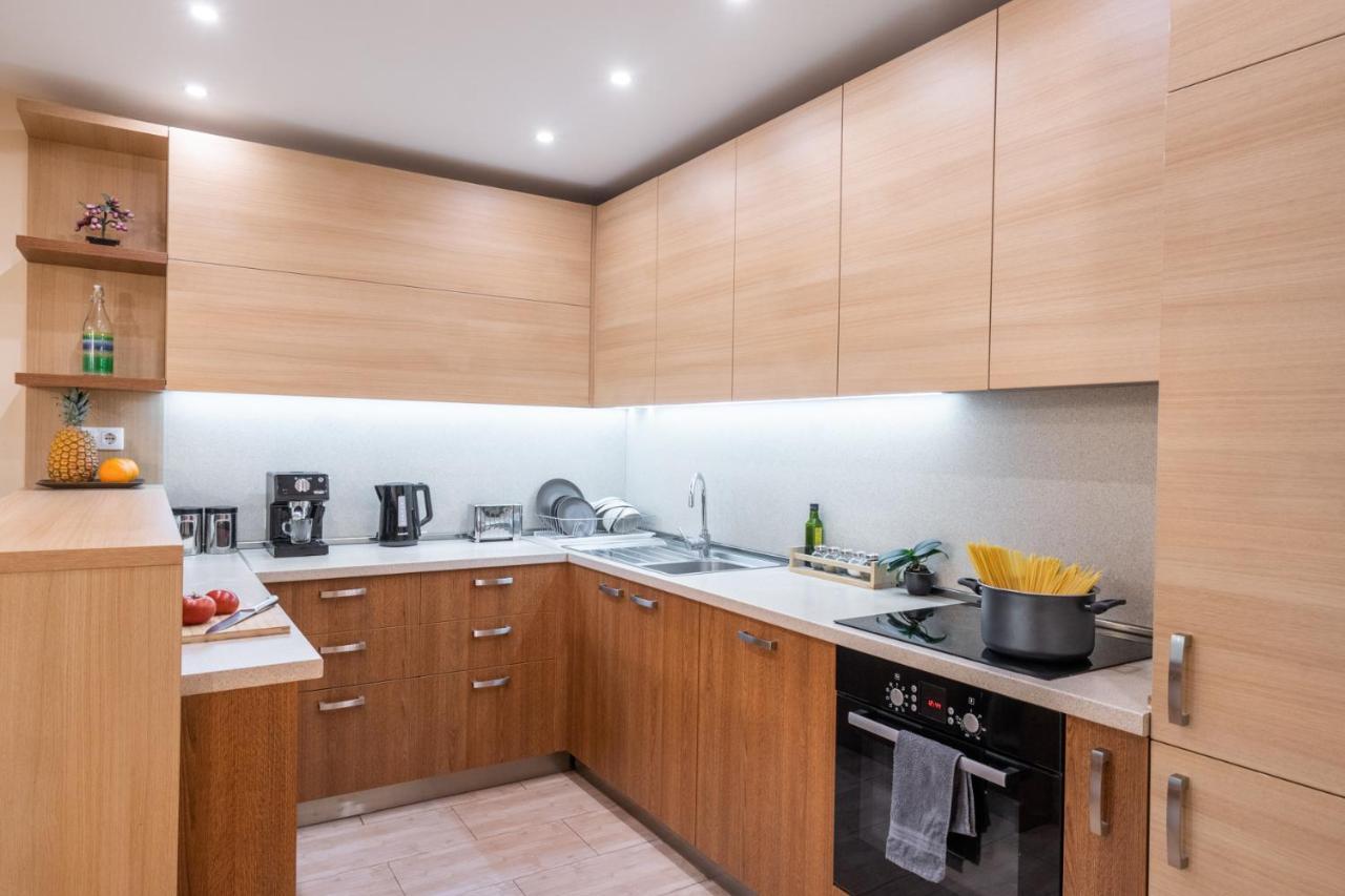 Day And Night Apartemen