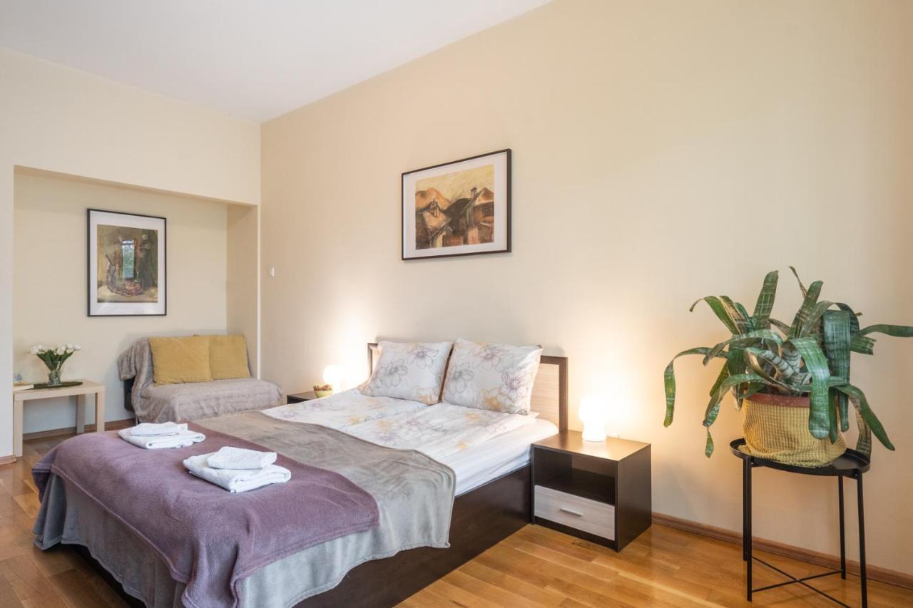 Day And Night Apartemen Sofia