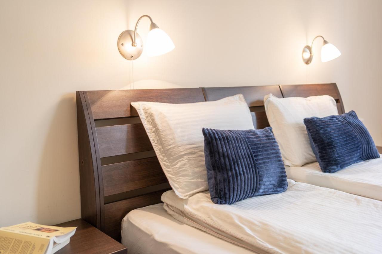 Day And Night Apartemen